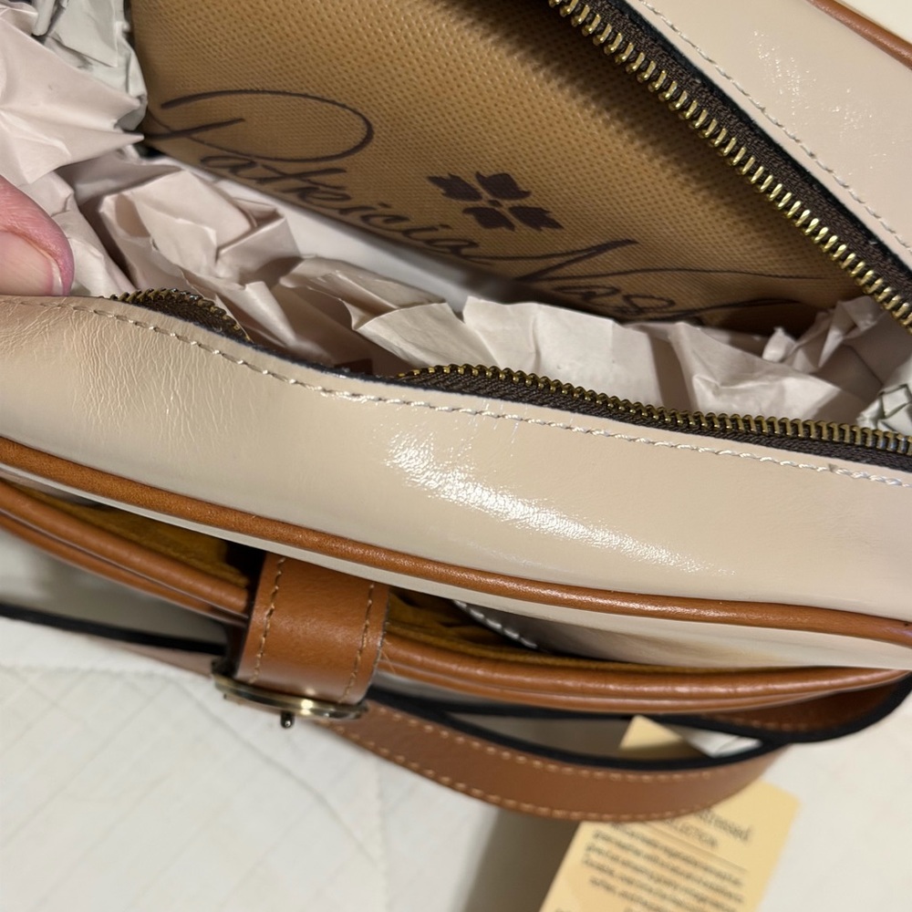 Patricia Nash Cream and Tan Crossbody Bag - Picture 4 of 5
